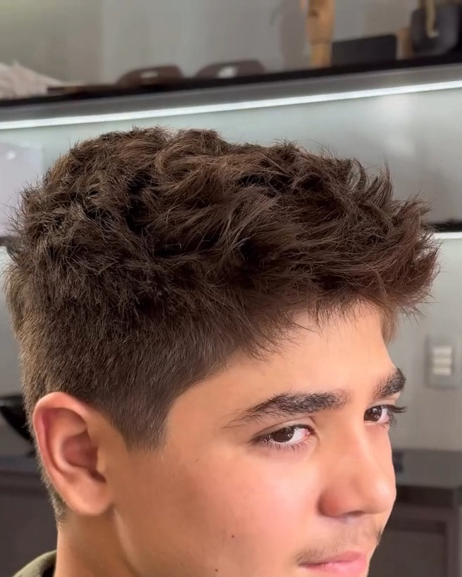 Corte com volume em cima e lateral curta